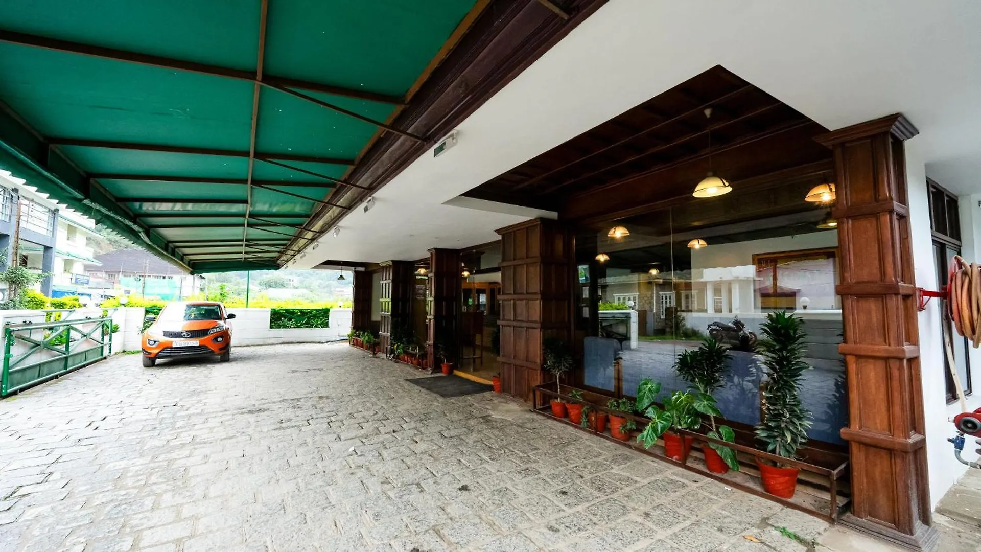 Hotel Westwood Riverside Munnar
