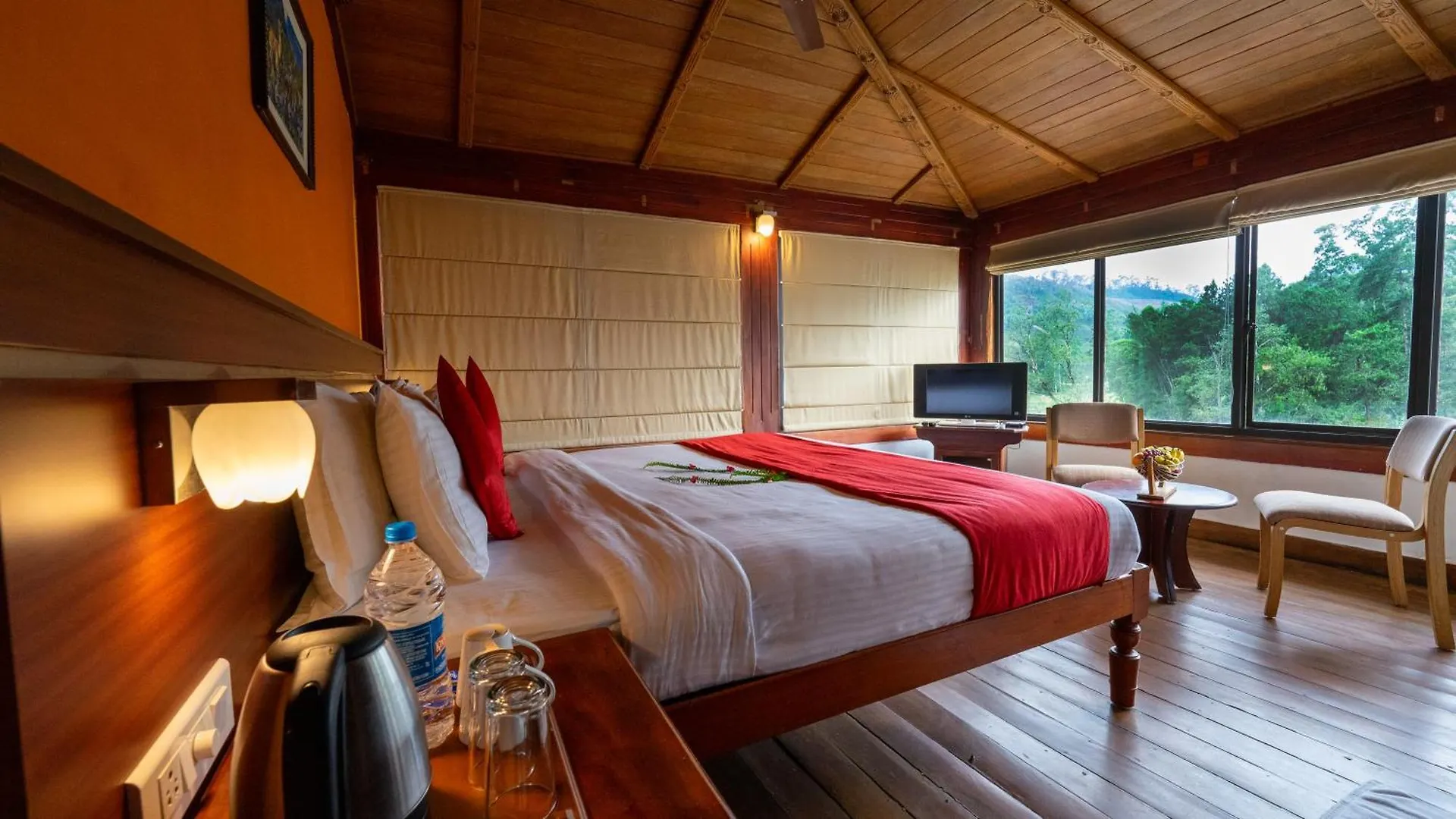 Hotel Westwood Riverside Munnar